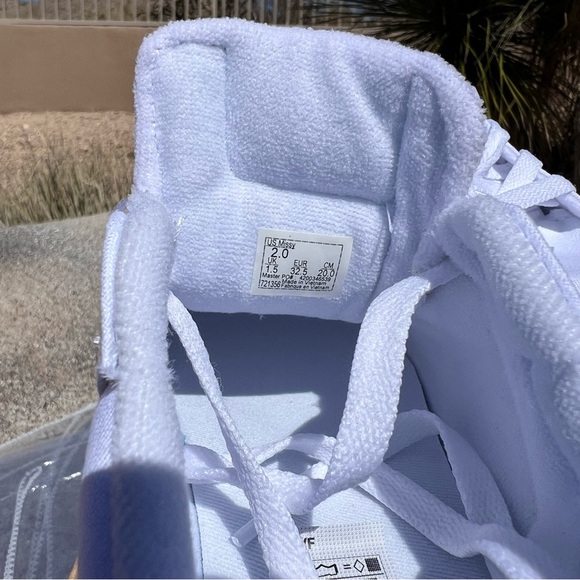 ⬇️VANS NWT Kids Canvas Sneakers Size US MISSY 2.0 White W/Black Seldan Platform - Picture 5 of 8